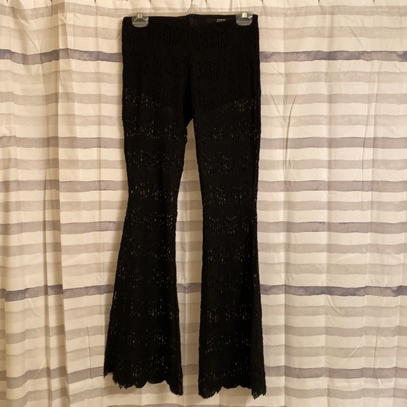 Guess pants 😍 - Picture 3 of 8